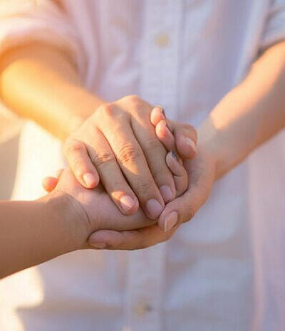 Psicoterapia online para mujeres latinas en el extranjero que viven crisis migratorias, duelo o desarraigo